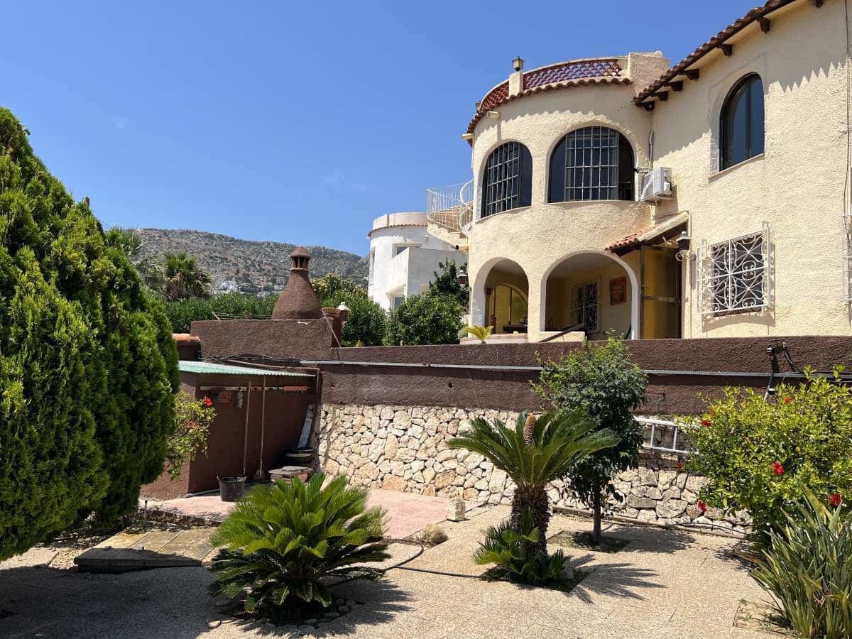 4 soveværelse Villa til salg i Calpe / Calp med swimmingpool - € 898.000 (Ref: 10013551)