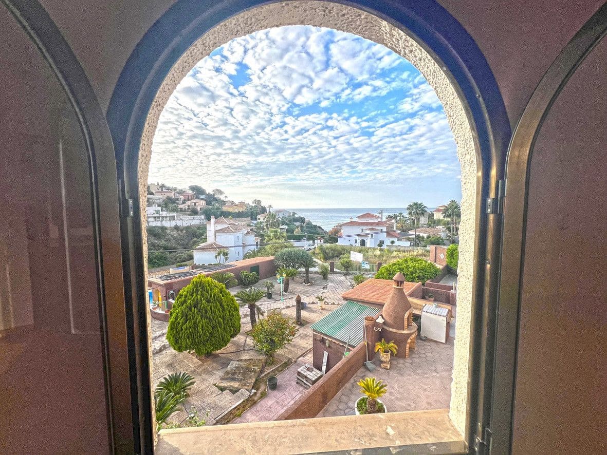 4 soveværelse Villa til salg i Calpe / Calp med swimmingpool - € 898.000 (Ref: 10013551)