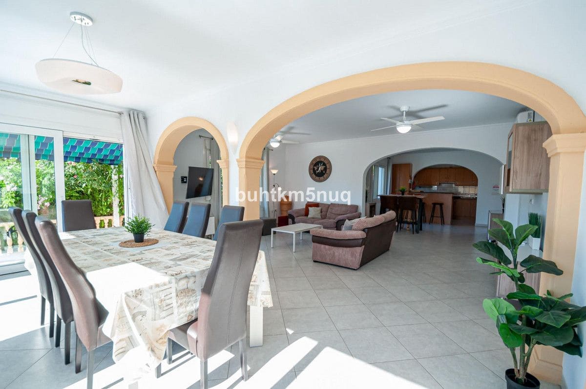 3 sypialnia Willa na sprzedaż w Calpe / Calp z basenem - 725 000 € (Ref: 10013557)