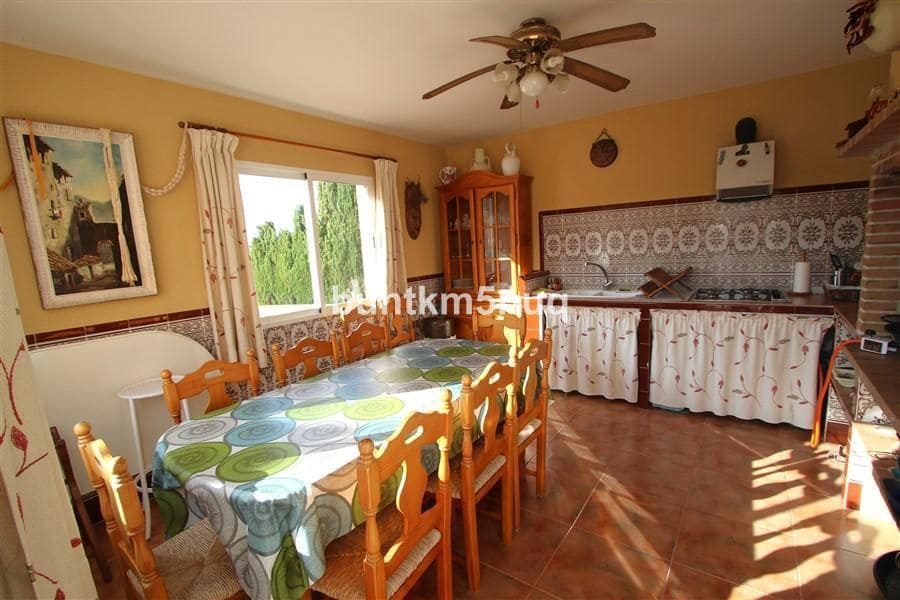 5 sovrum Villa till salu i Pinoso med pool - 725 000 € (Ref: 10013561)