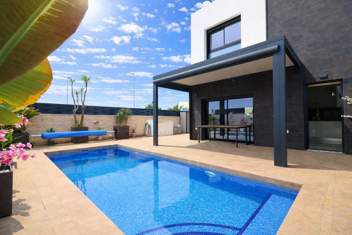 3 sovrum Villa till salu i Benijofar med pool - 380 000 € (Ref: 10013567)