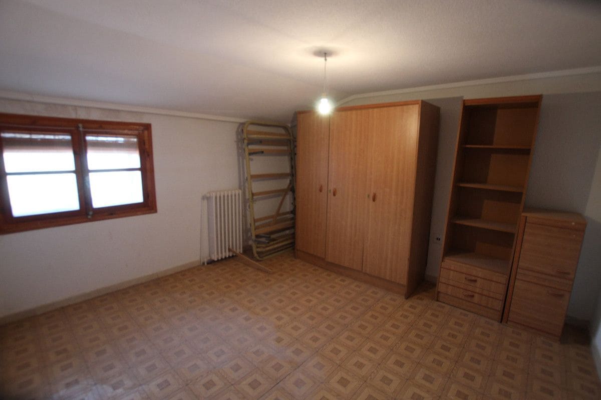 6 bedroom Finca/Country House for sale in Jumilla - € 236,995 (Ref: 10013569)