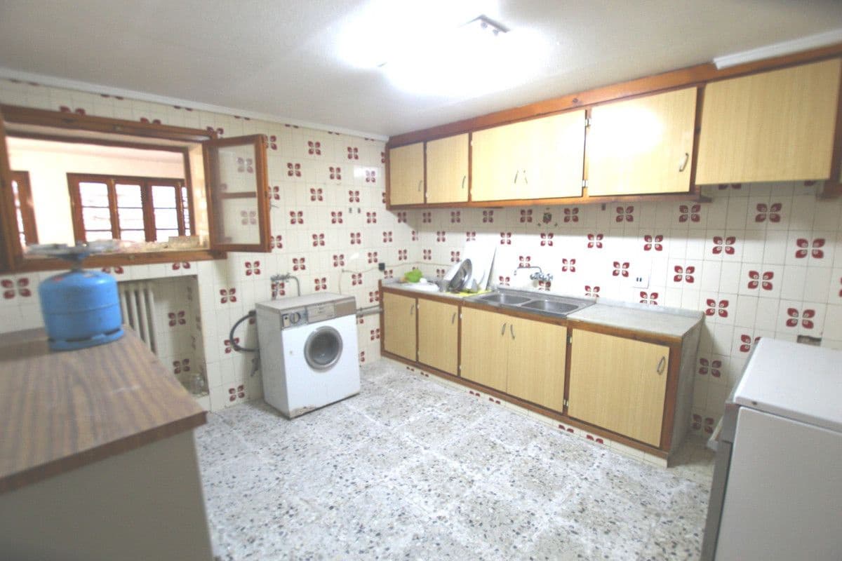 6 bedroom Finca/Country House for sale in Jumilla - € 236,995 (Ref: 10013569)
