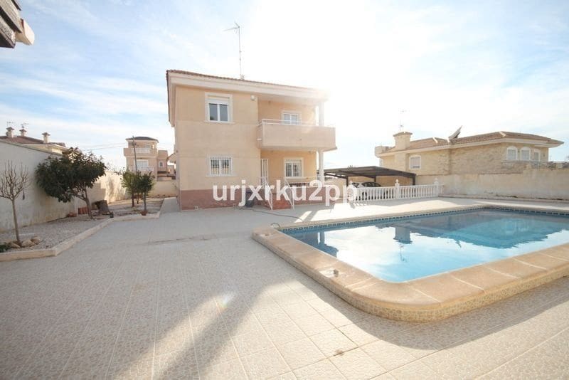 5 bedroom Villa for sale in Torrevieja - € 620,000 (Ref: 10013570)
