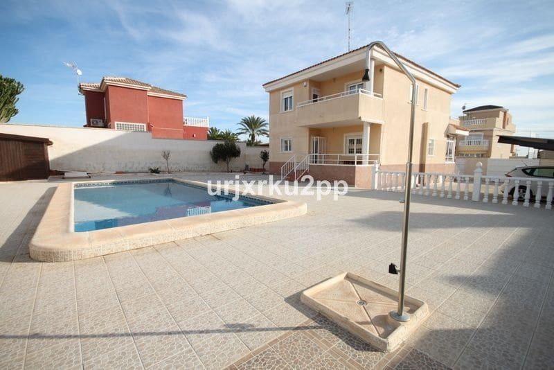 5 bedroom Villa for sale in Torrevieja - € 620,000 (Ref: 10013570)