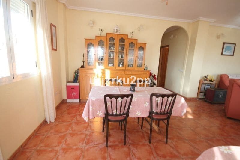 5 bedroom Villa for sale in Torrevieja - € 620,000 (Ref: 10013570)
