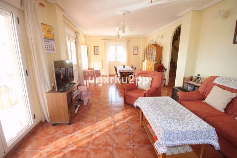 5 bedroom Villa for sale in Torrevieja - € 620,000 (Ref: 10013570)