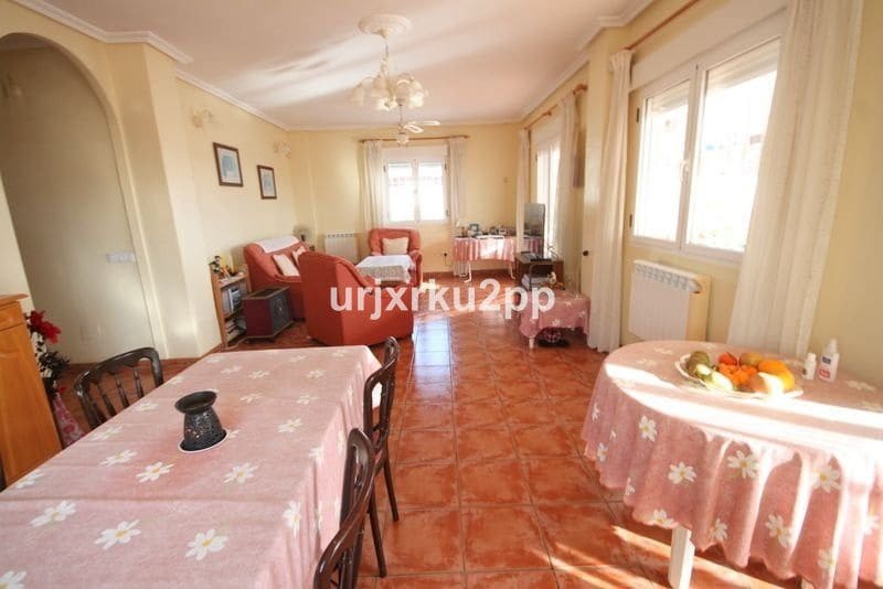 5 bedroom Villa for sale in Torrevieja - € 620,000 (Ref: 10013570)