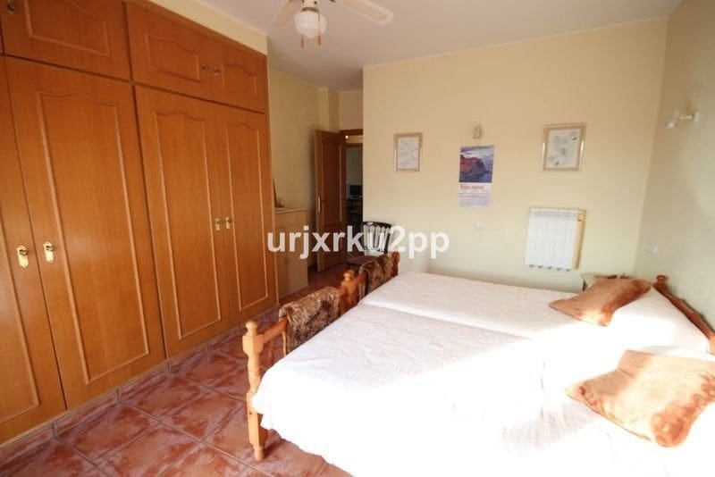 5 bedroom Villa for sale in Torrevieja - € 620,000 (Ref: 10013570)