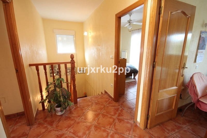 5 bedroom Villa for sale in Torrevieja - € 620,000 (Ref: 10013570)