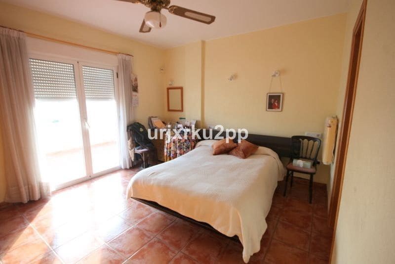 5 bedroom Villa for sale in Torrevieja - € 620,000 (Ref: 10013570)