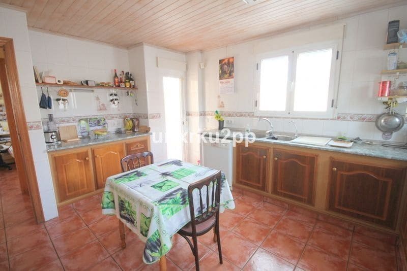5 bedroom Villa for sale in Torrevieja - € 620,000 (Ref: 10013570)