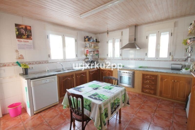 5 bedroom Villa for sale in Torrevieja - € 620,000 (Ref: 10013570)