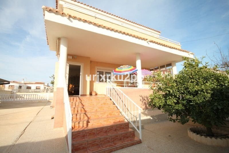 5 bedroom Villa for sale in Torrevieja - € 620,000 (Ref: 10013570)