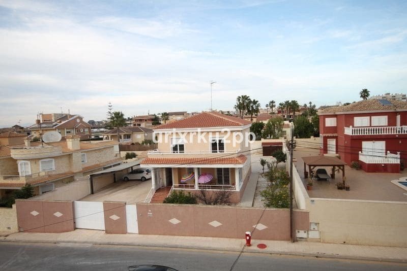 5 bedroom Villa for sale in Torrevieja - € 620,000 (Ref: 10013570)
