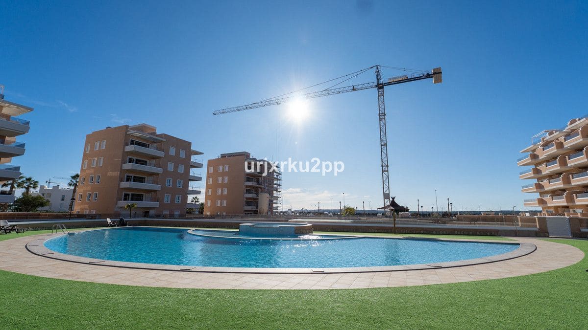 Apartamento de 3 habitaciones en Guardamar del Segura en venta - 379.000 € (Ref: 10013571)