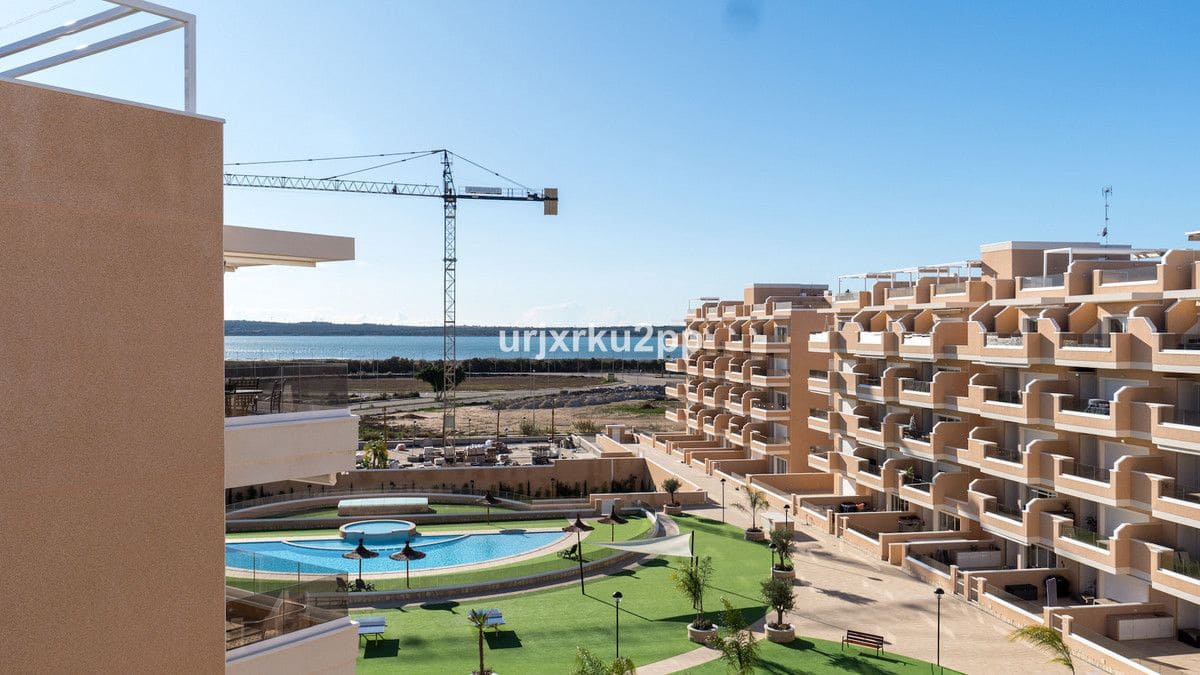 Apartamento de 3 habitaciones en Guardamar del Segura en venta - 379.000 € (Ref: 10013571)