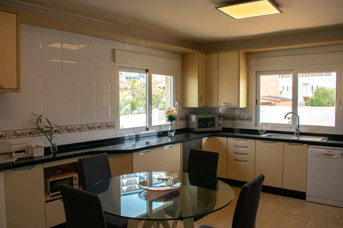 5 soverom Villa til salgs i La Manga del Mar Menor - € 610 000 (Ref: 10013587)