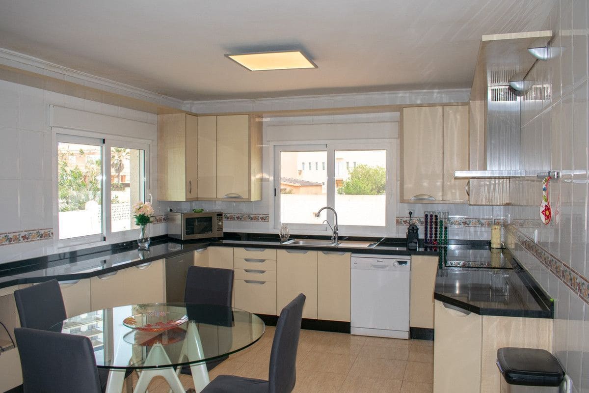 5 soverom Villa til salgs i La Manga del Mar Menor - € 610 000 (Ref: 10013587)