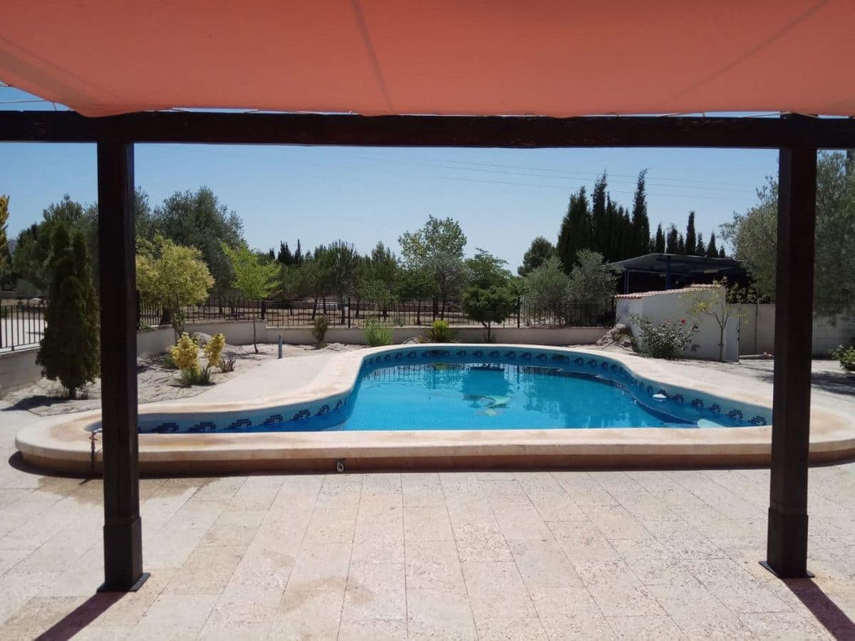 4 bedroom Villa for sale in Yecla - € 360,000 (Ref: 10013597)
