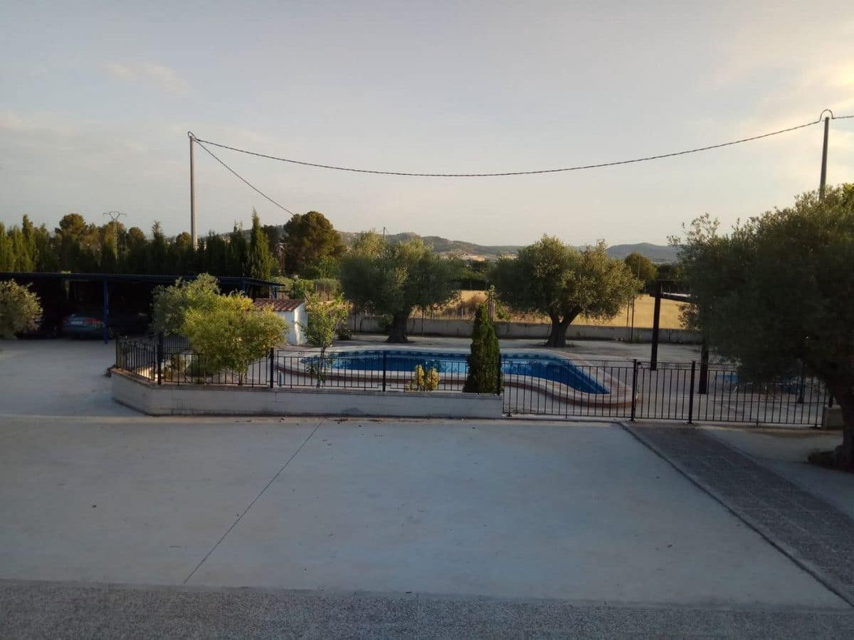4 bedroom Villa for sale in Yecla - € 360,000 (Ref: 10013597)