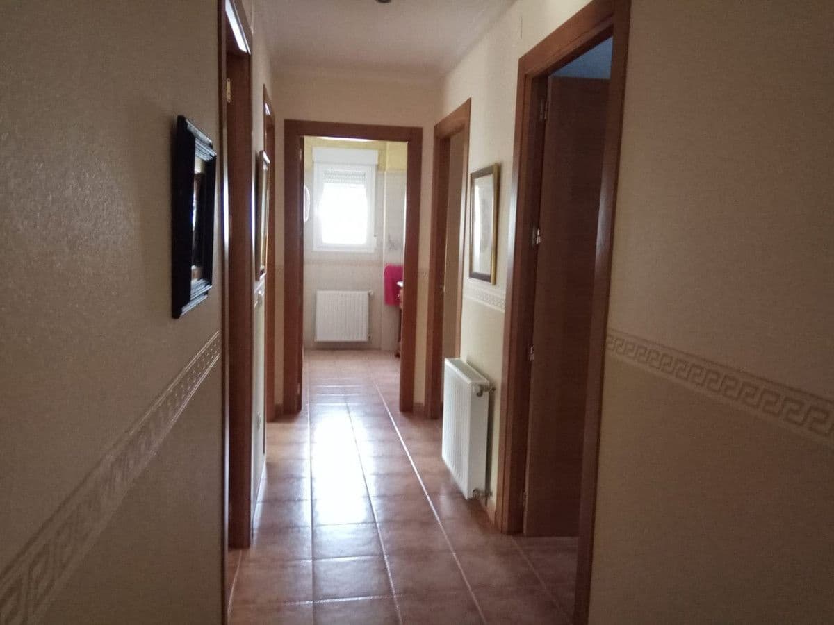 4 bedroom Villa for sale in Yecla - € 360,000 (Ref: 10013597)