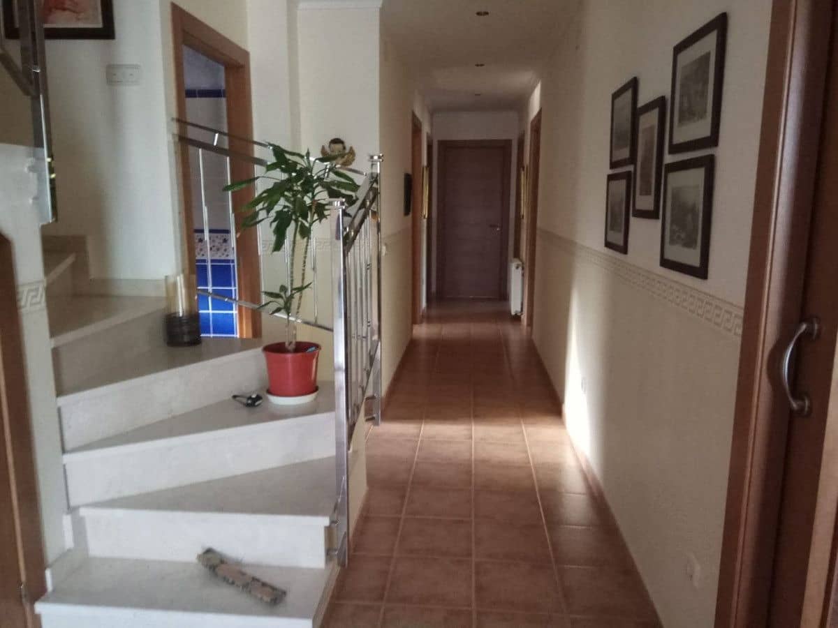 4 bedroom Villa for sale in Yecla - € 360,000 (Ref: 10013597)