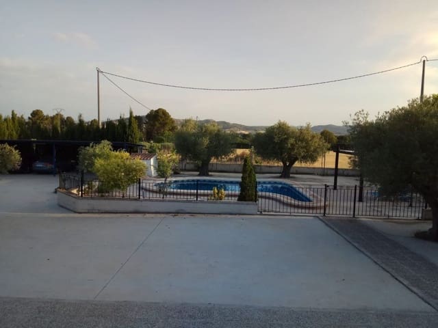 4 bedroom Villa for sale in Yecla - € 360,000 (Ref: 10013597)