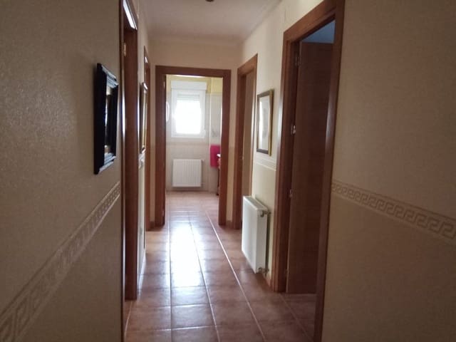 4 bedroom Villa for sale in Yecla - € 360,000 (Ref: 10013597)