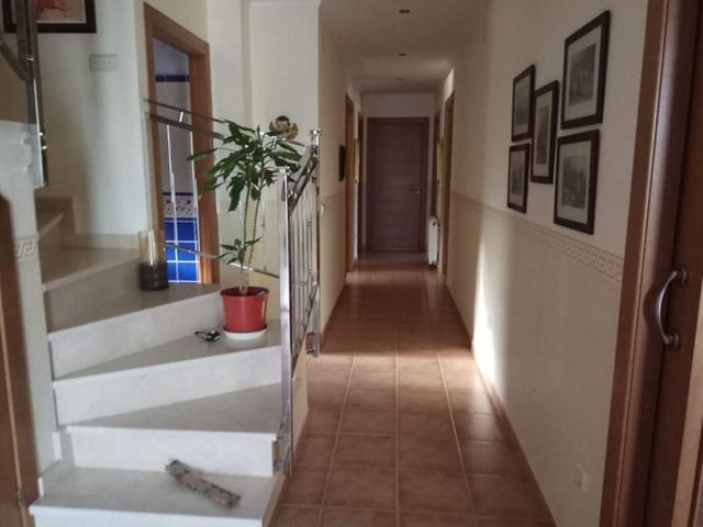 4 bedroom Villa for sale in Yecla - € 360,000 (Ref: 10013597)