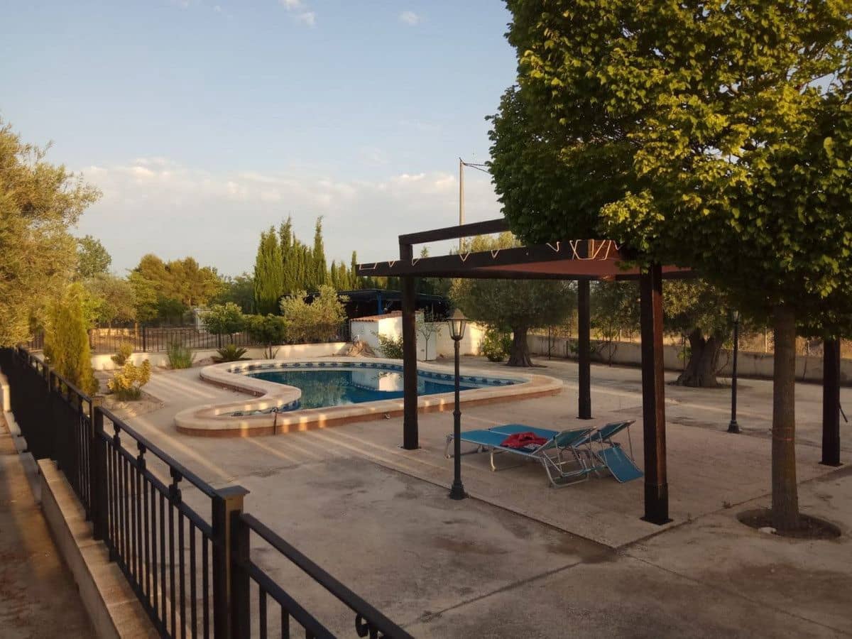 4 bedroom Villa for sale in Yecla - € 360,000 (Ref: 10013597)