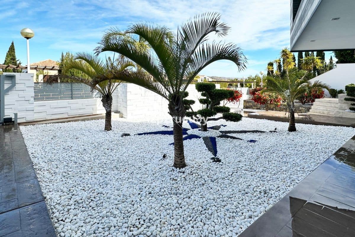 5 bedroom Villa for sale in Javea / Xabia - € 2,350,000 (Ref: 10013603)