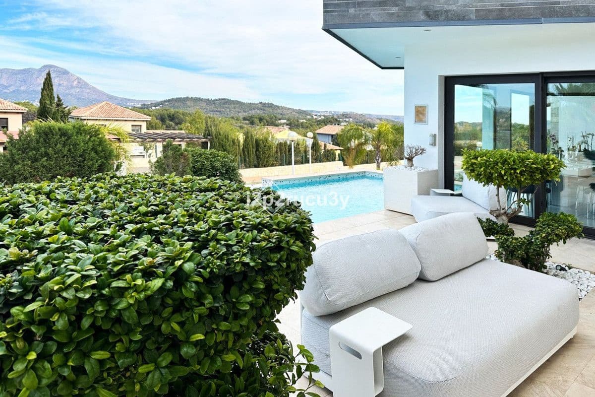 5 bedroom Villa for sale in Javea / Xabia - € 2,350,000 (Ref: 10013603)