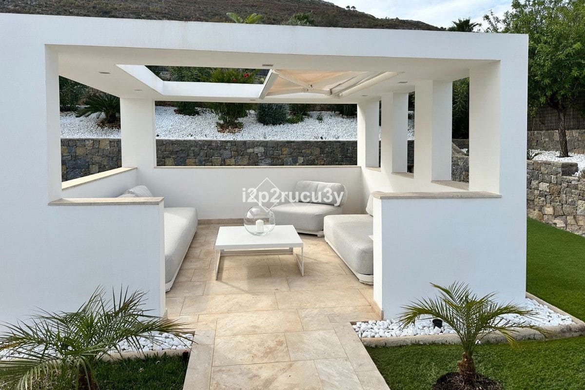 5 bedroom Villa for sale in Javea / Xabia - € 2,350,000 (Ref: 10013603)