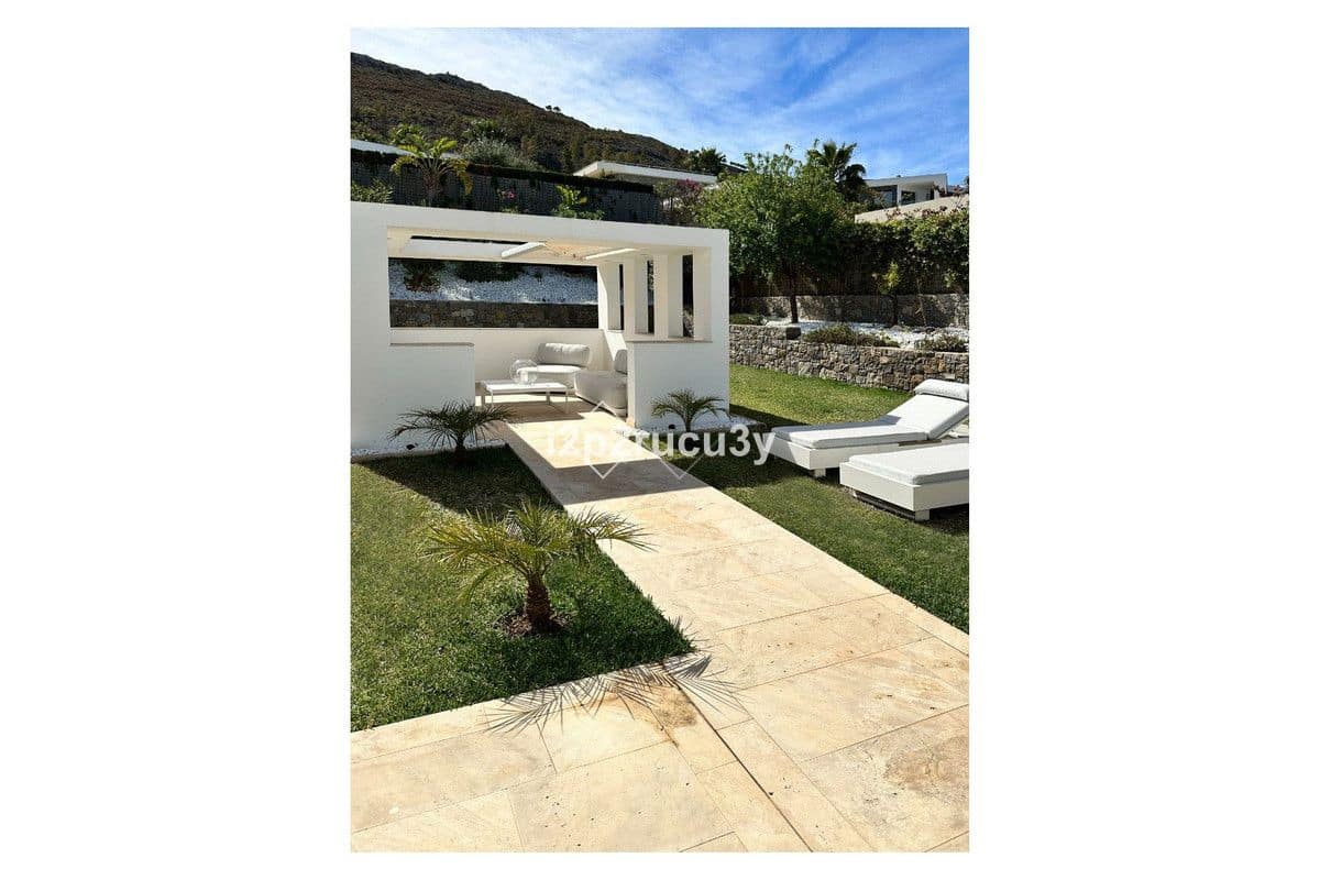 5 bedroom Villa for sale in Javea / Xabia - € 2,350,000 (Ref: 10013603)
