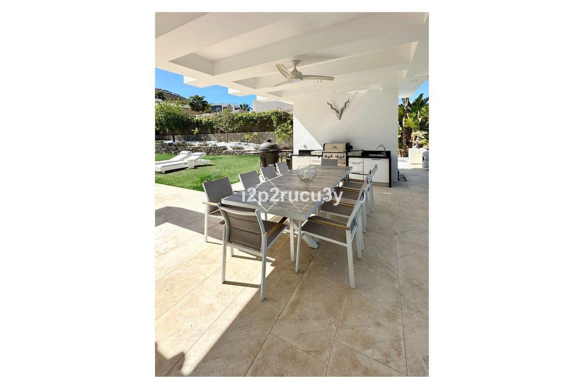 5 bedroom Villa for sale in Javea / Xabia - € 2,350,000 (Ref: 10013603)