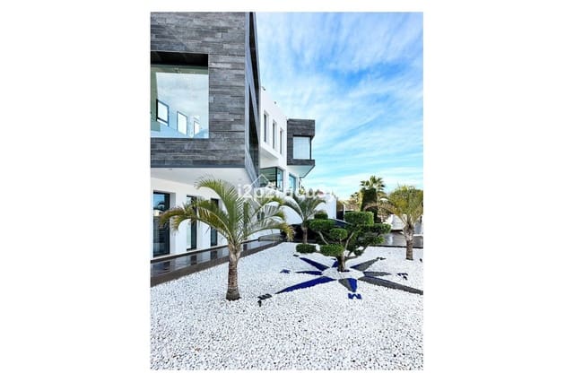 5 bedroom Villa for sale in Javea / Xàbia - € 2,350,000 (Ref: 10013603)