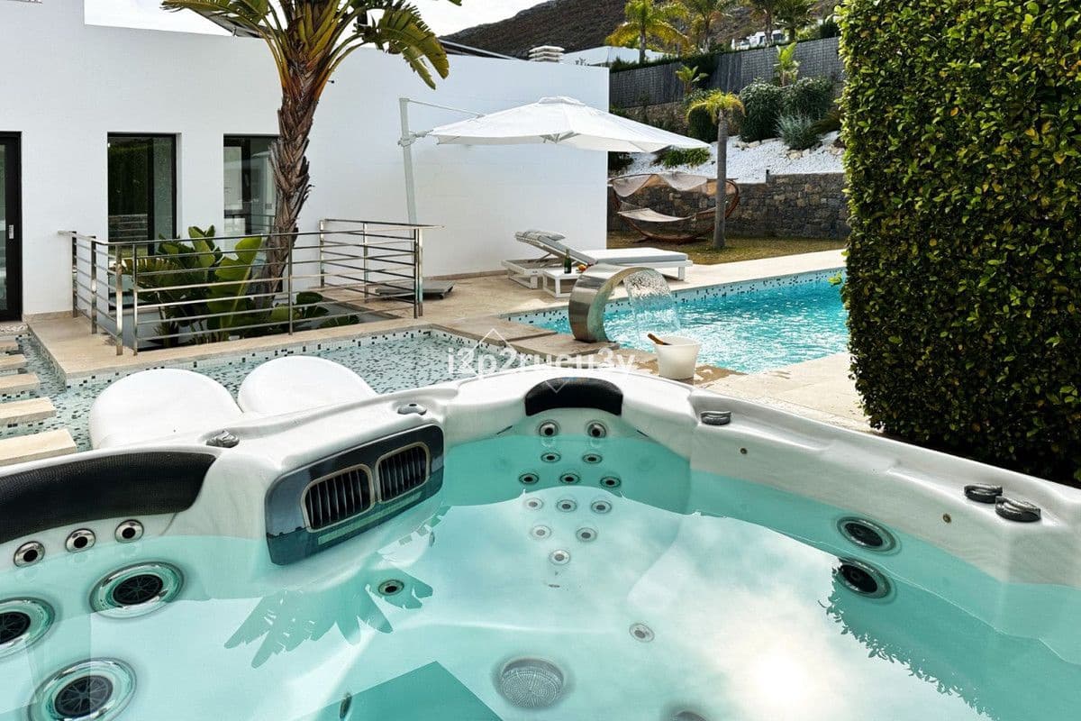 5 bedroom Villa for sale in Javea / Xabia - € 2,350,000 (Ref: 10013603)