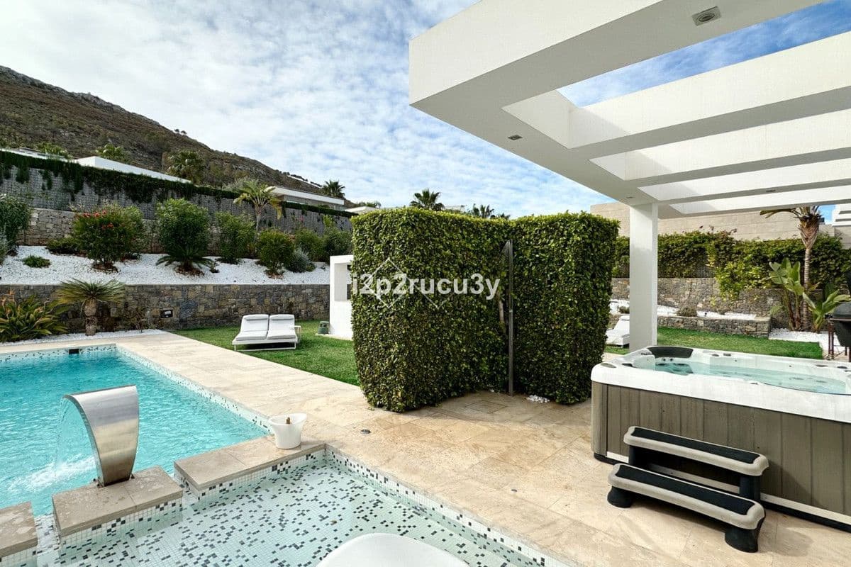 5 bedroom Villa for sale in Javea / Xabia - € 2,350,000 (Ref: 10013603)