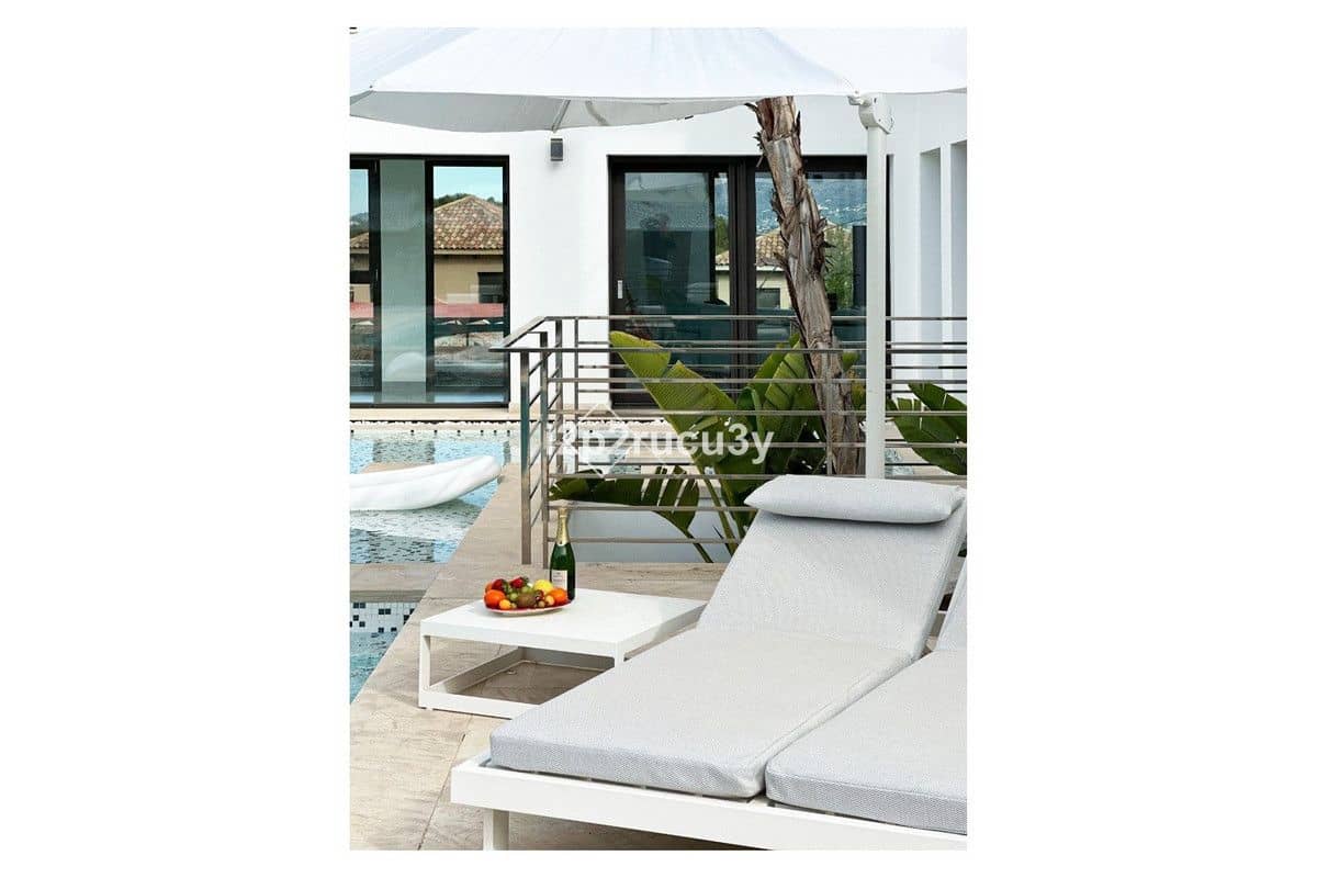 5 bedroom Villa for sale in Javea / Xabia - € 2,350,000 (Ref: 10013603)
