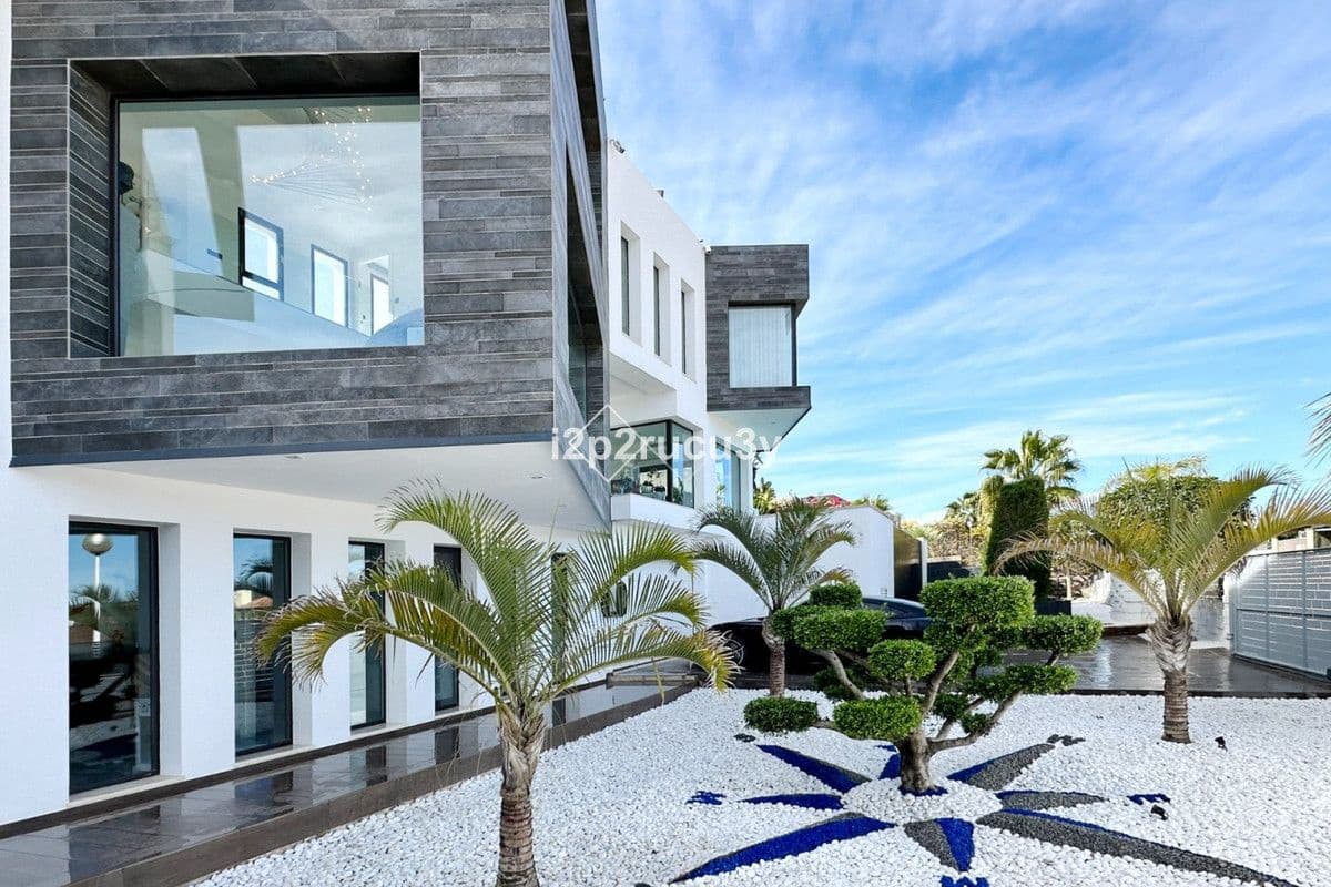 5 bedroom Villa for sale in Javea / Xabia - € 2,350,000 (Ref: 10013603)