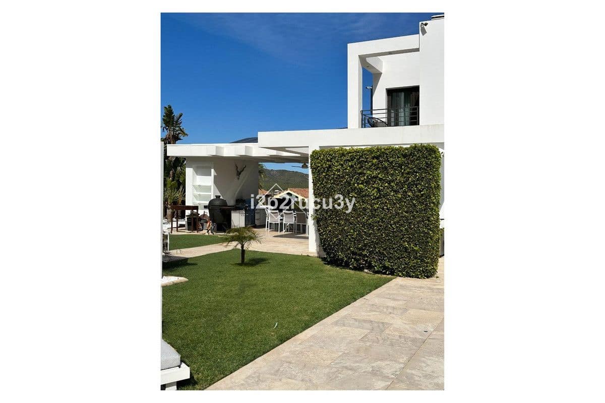 5 bedroom Villa for sale in Javea / Xabia - € 2,350,000 (Ref: 10013603)