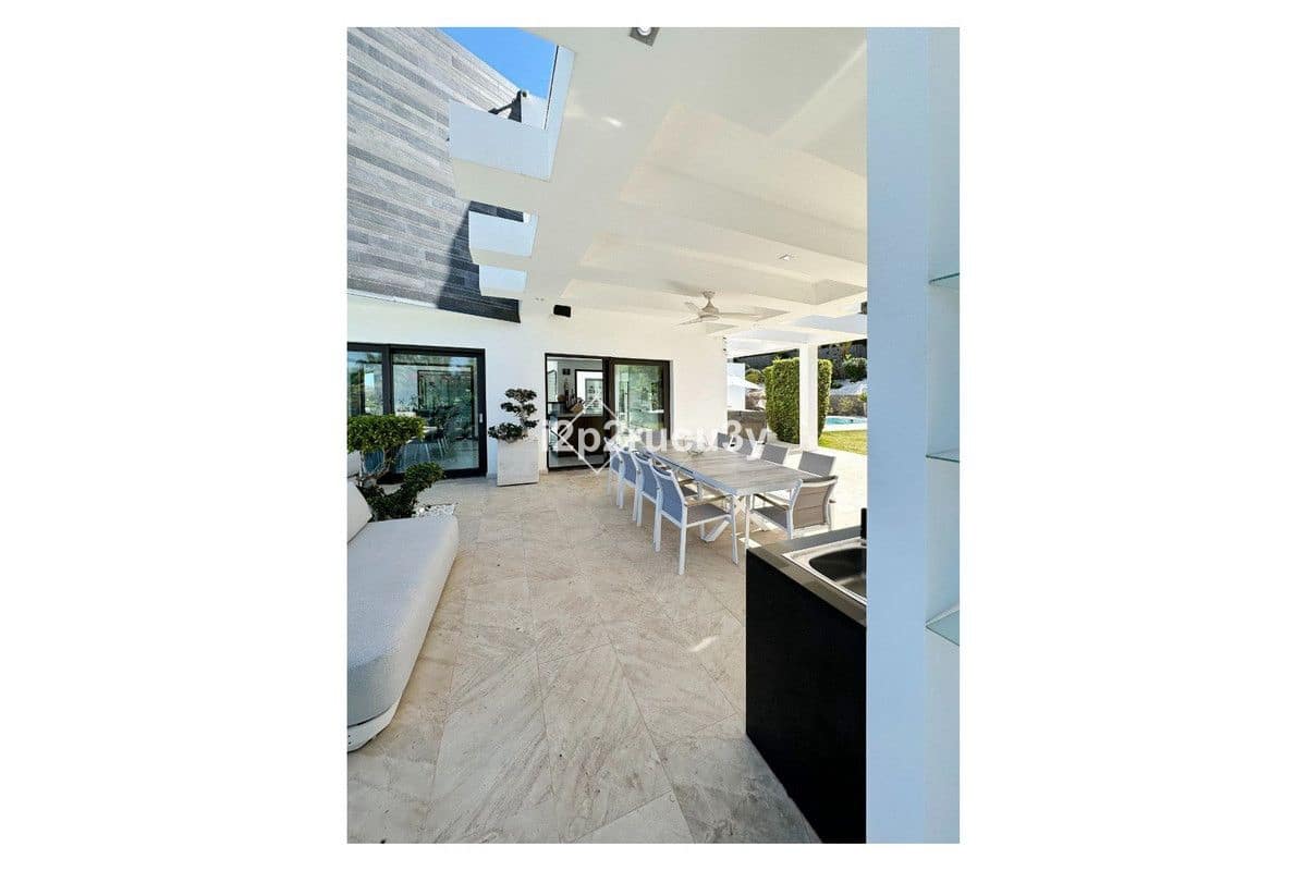 5 bedroom Villa for sale in Javea / Xabia - € 2,350,000 (Ref: 10013603)