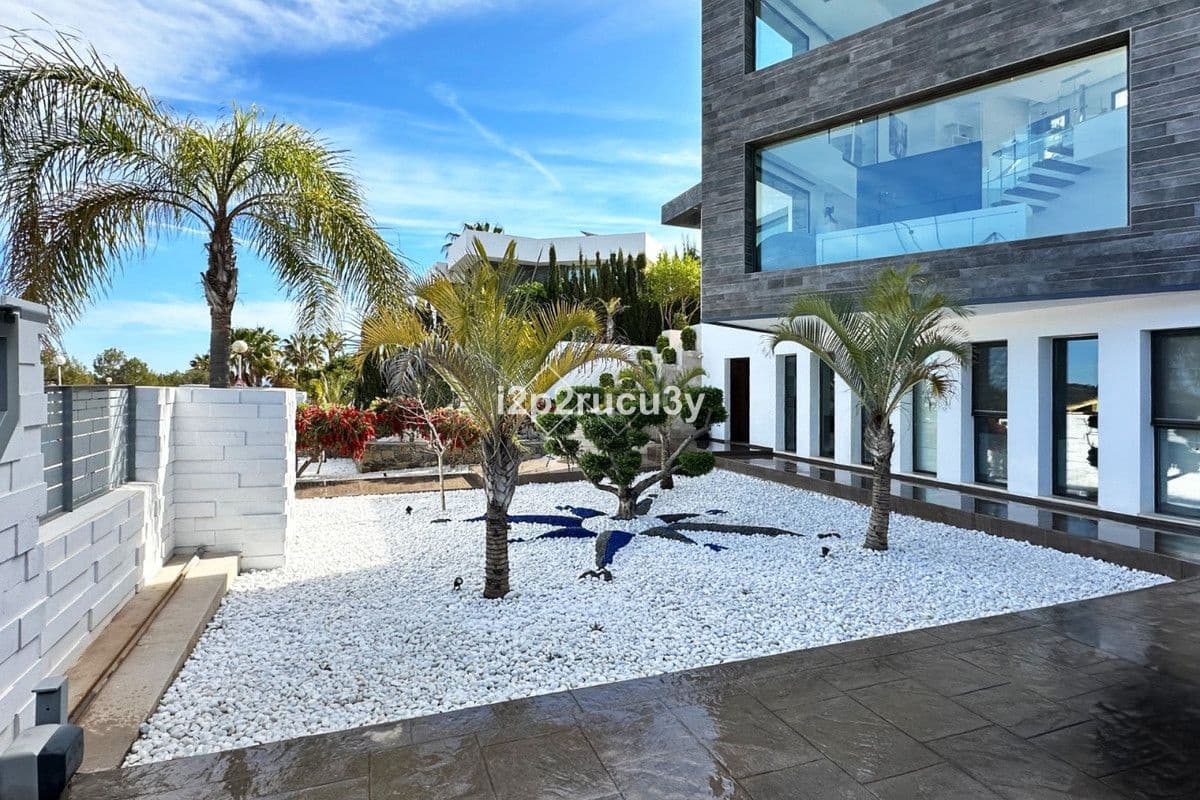 5 bedroom Villa for sale in Javea / Xabia - € 2,350,000 (Ref: 10013603)