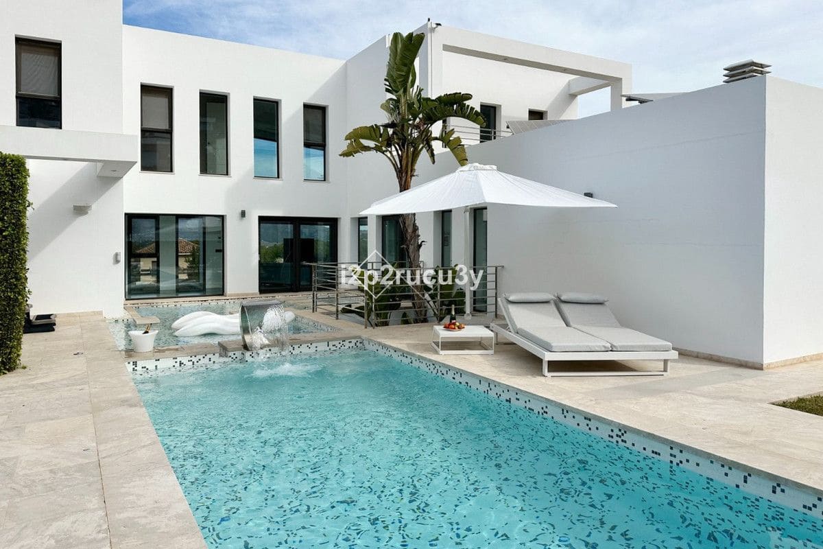 5 bedroom Villa for sale in Javea / Xabia - € 2,350,000 (Ref: 10013603)