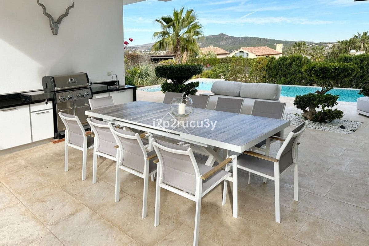 5 bedroom Villa for sale in Javea / Xabia - € 2,350,000 (Ref: 10013603)