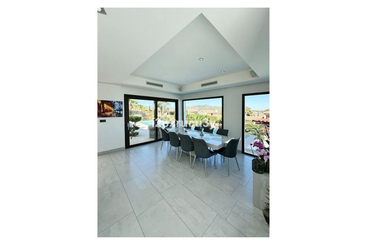 5 bedroom Villa for sale in Javea / Xabia - € 2,350,000 (Ref: 10013603)