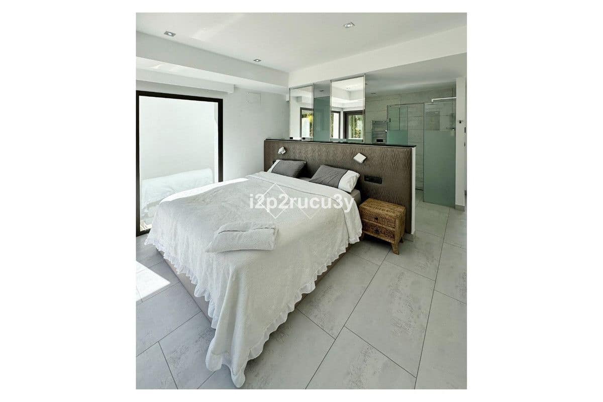 5 bedroom Villa for sale in Javea / Xabia - € 2,350,000 (Ref: 10013603)