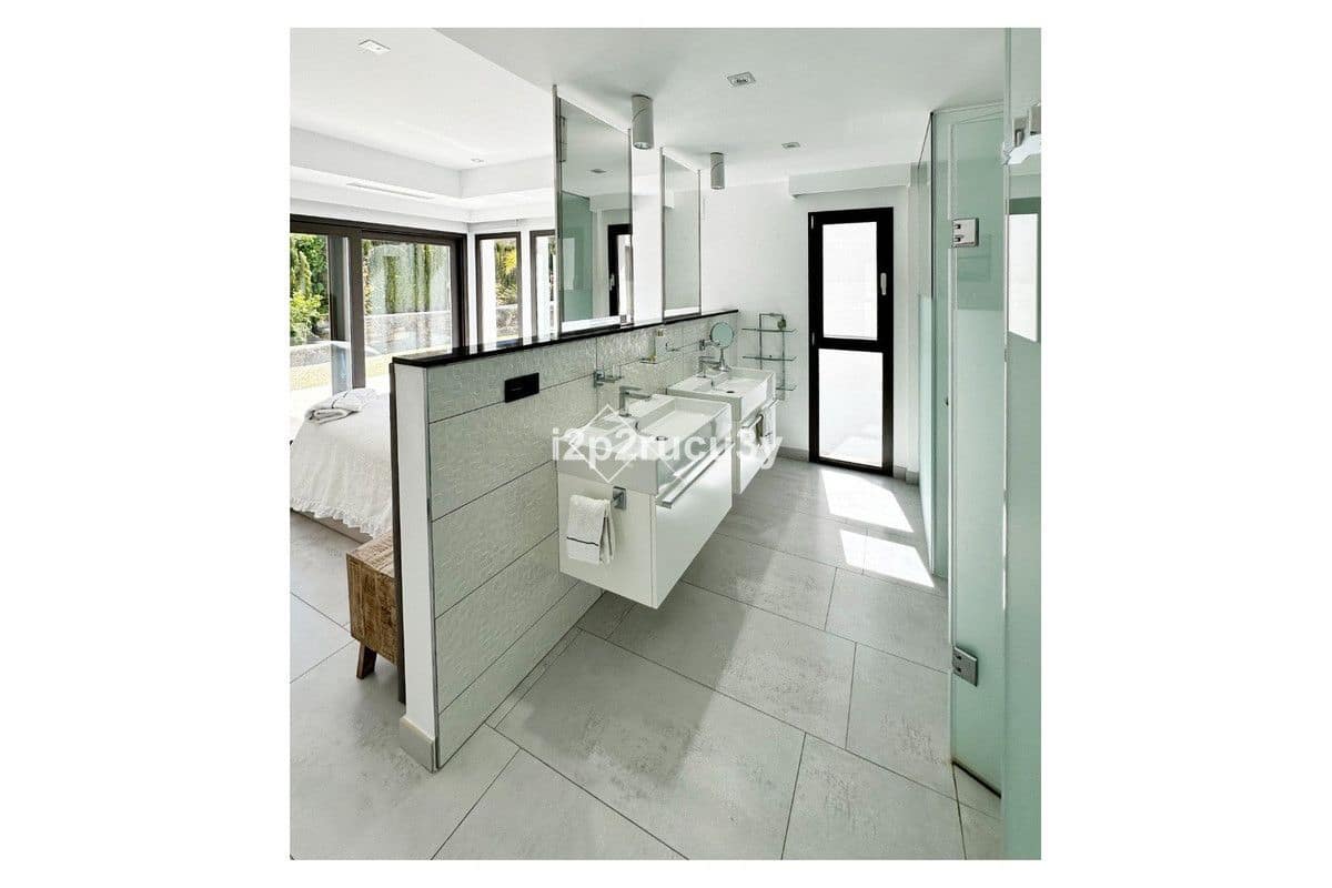 5 bedroom Villa for sale in Javea / Xabia - € 2,350,000 (Ref: 10013603)