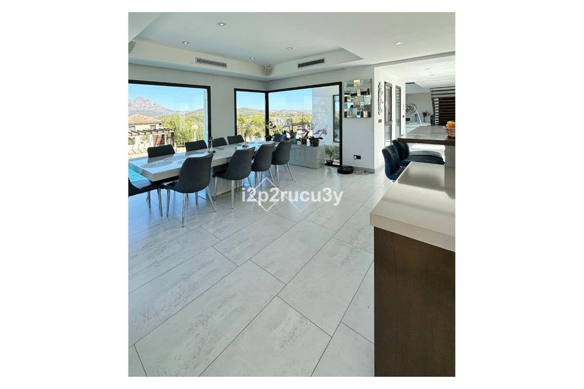 5 bedroom Villa for sale in Javea / Xabia - € 2,350,000 (Ref: 10013603)